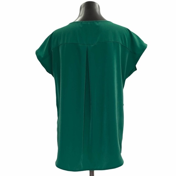 BLACK Rainn Green Short Sleeve Pleated Blouse - Picture 2 of 11